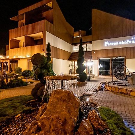 Floros Simfonija Hotel Sventoji Exterior photo