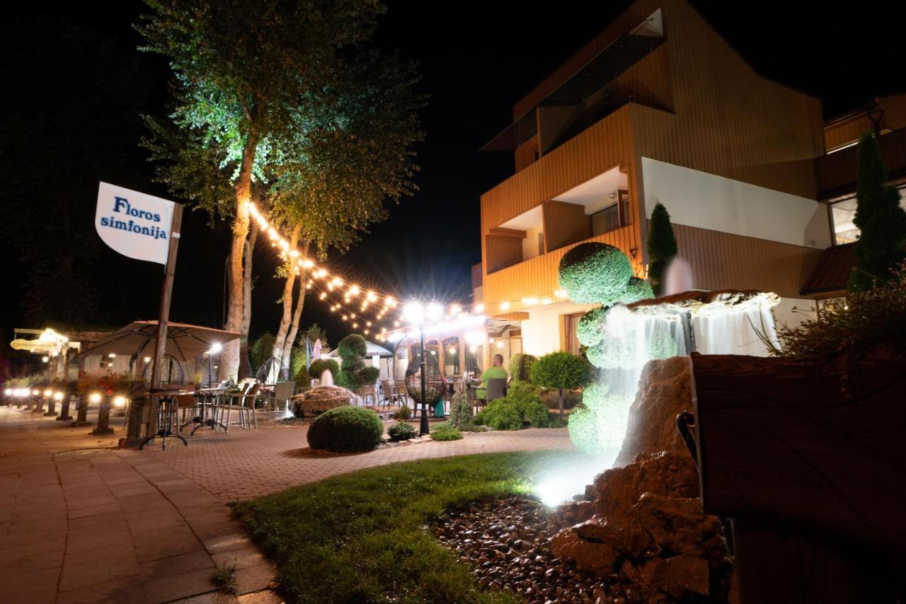 Floros Simfonija Hotel Sventoji Exterior photo