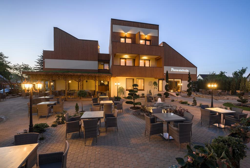 Floros Simfonija Hotel Sventoji Exterior photo